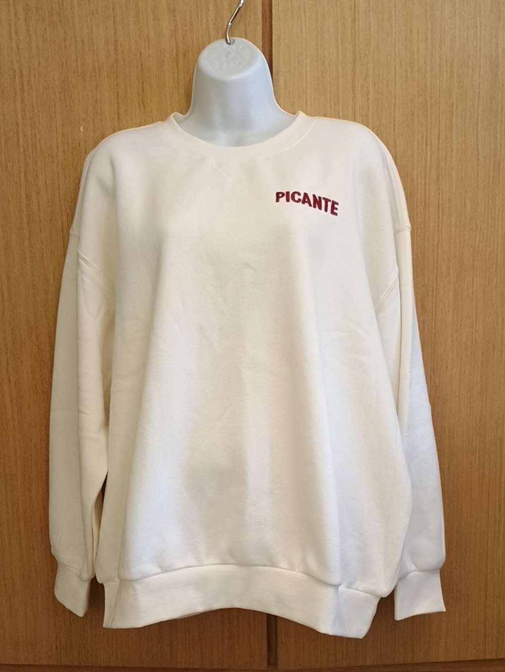 Wildfox SZ XL  "Snow White" Crewneck Sweatshirt with Red 'PICANTE' Chest Logo